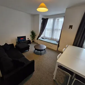 Lovely 3 Bedroom Serviced In Leytonstone Apartamento
